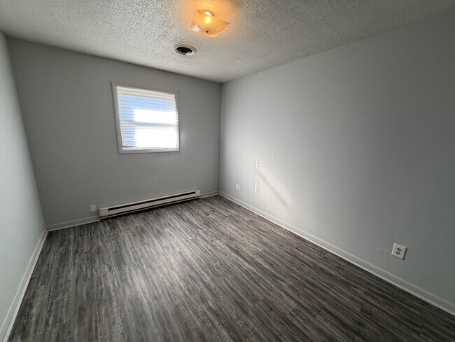 Building Photo - 1212 James-