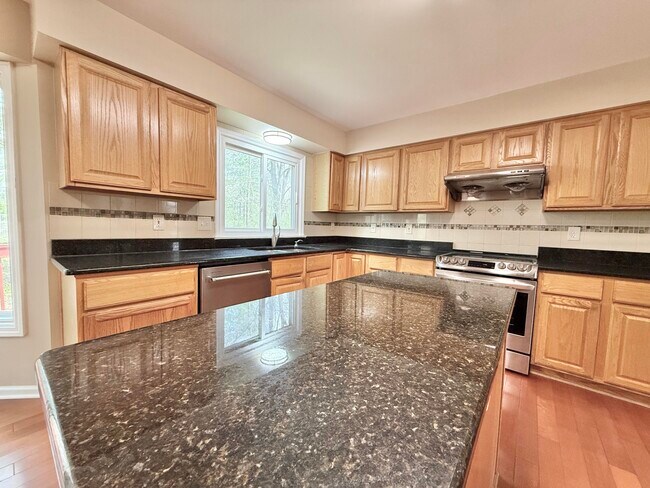 Building Photo - 2636 Shefman Terrace