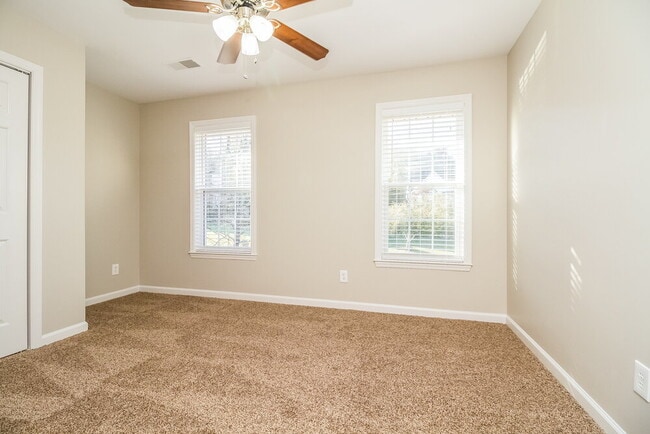 Building Photo - 128 Cedar Forest Dr
