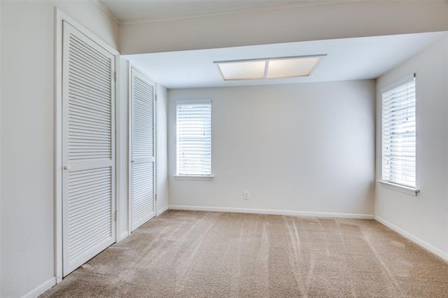 Building Photo - 1212 Farnham Ct E