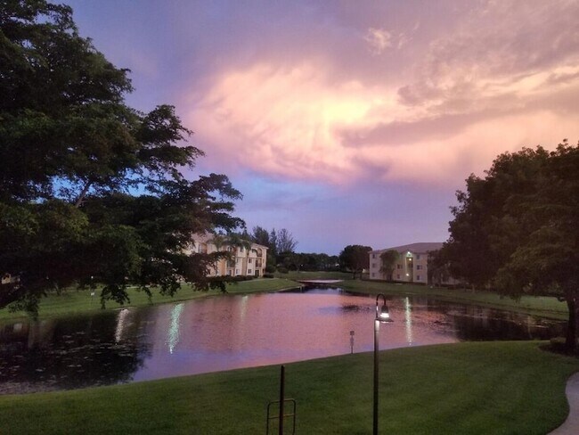 Building Photo - 1700 Crestwood Ct S