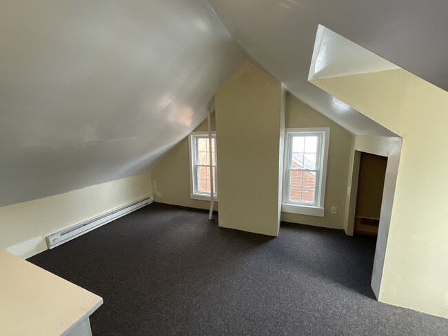 Building Photo - 544 Smith St