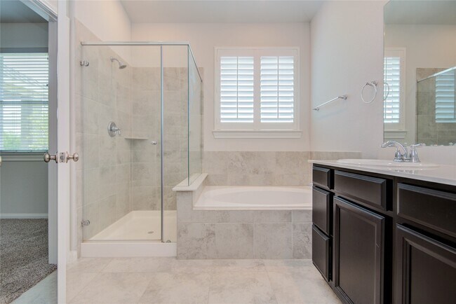 Building Photo - 2425 Temple Crag Dr
