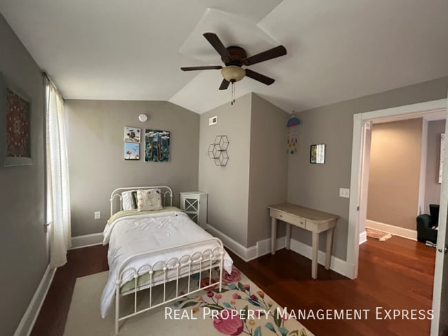 Building Photo - Beautiful 5 Bedroom 3.5 Bath Home