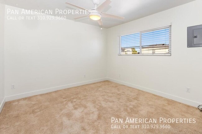 Building Photo - 5136 E Livingston Dr