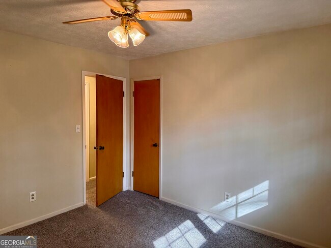 Building Photo - 3710 Creekview Cir