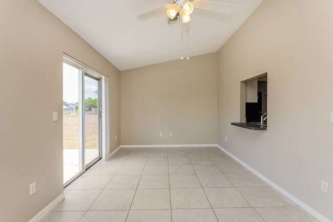 Building Photo - 2210 SE 15th St