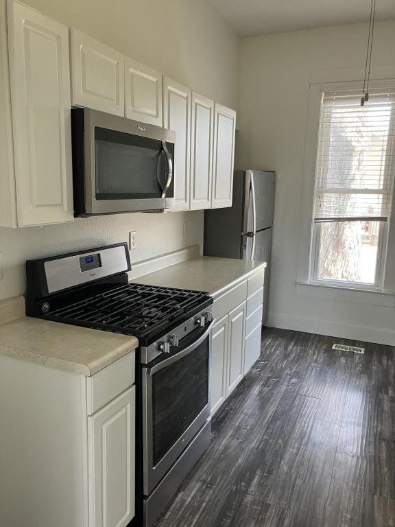 Building Photo - 207 Plum St