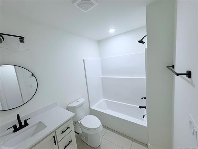 Building Photo - 2806 N Lansing Pl