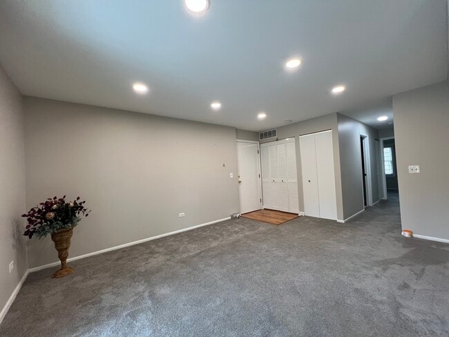 Building Photo - 652 Mallard Ct