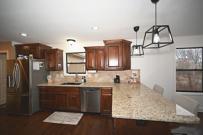 Building Photo - Beautiful 4 Bedroom, 3 Bath, Single Family...