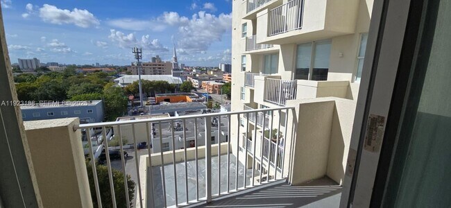 Building Photo - 120 SW 8th Ave