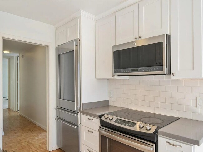 Building Photo - 1885 Jackson St