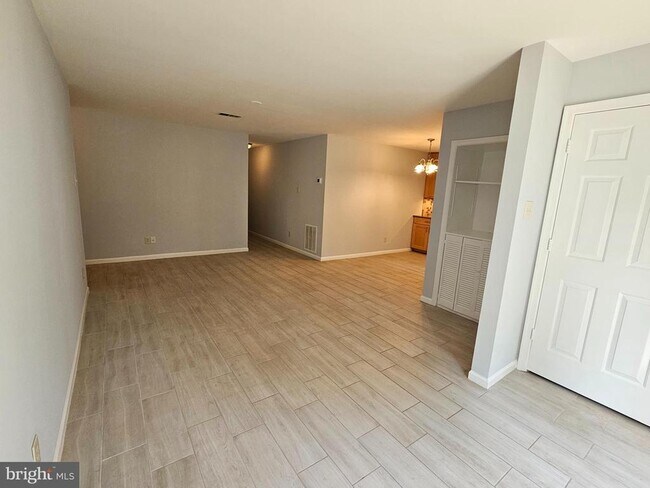 Building Photo - 12109 Greenway Ct