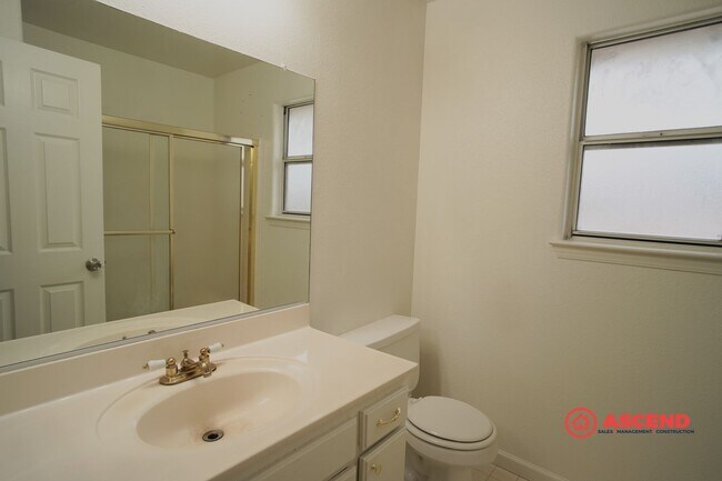 Building Photo - Beautiful 3 bedroom home in Northwest Bakersfield!!