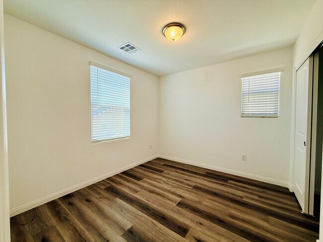 Building Photo - Stunning Home in the Desirable Cadence Community!