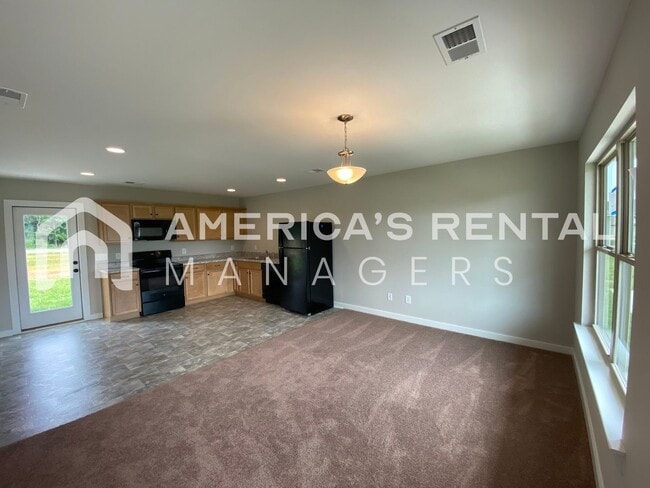 Building Photo - DEPOSIT PENDING!!! Home for rent in Talladega... Available to View with 48 Hours Notice!!!