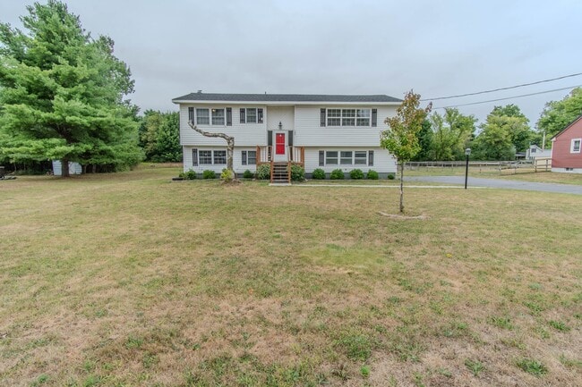 Building Photo - 102 Pine Dr
