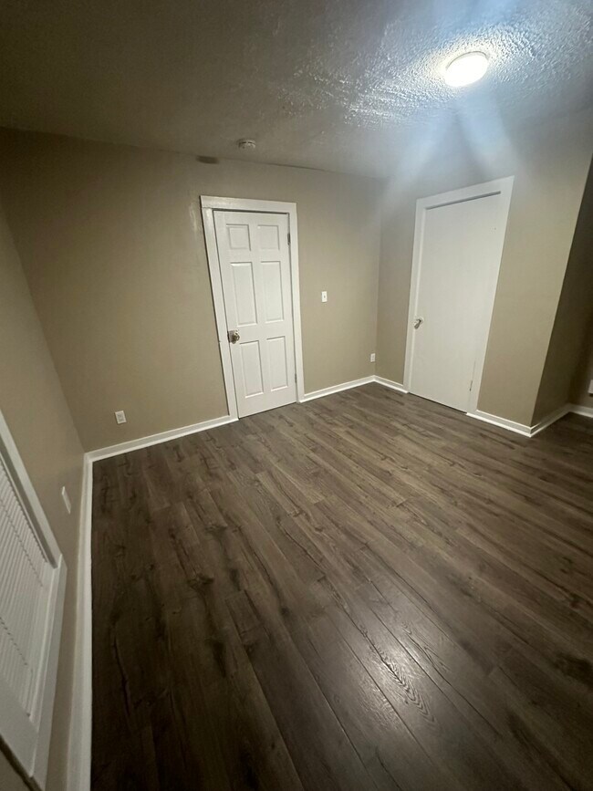 Building Photo - 4653-2 Bryant Ave N