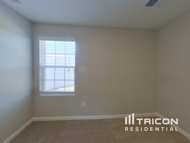 Building Photo - 5186 Duck Ln