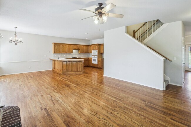 Building Photo - Spacious 4 Bedroom + Bonus Room