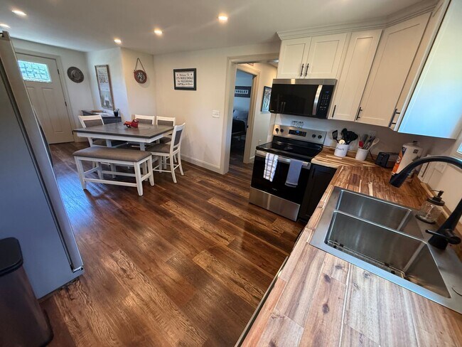 Building Photo - 2108 Veterans Dr