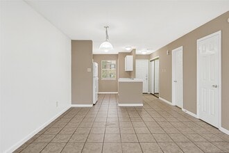 Building Photo - 2030 Plantation Dr