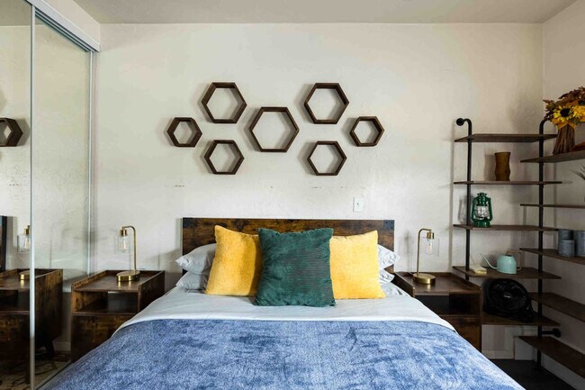 Building Photo - 910 S Lincoln Ave