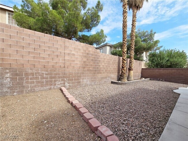 Building Photo - 1825 Lyell Canyon Ln