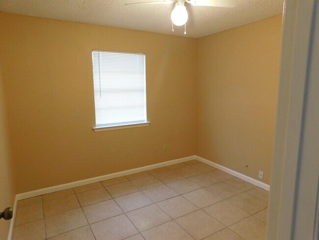 Building Photo - 110 Danielle Dr