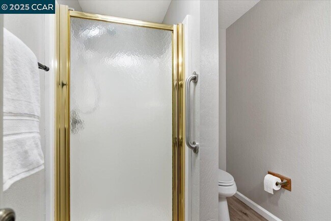 Building Photo - 207 Midway Dr