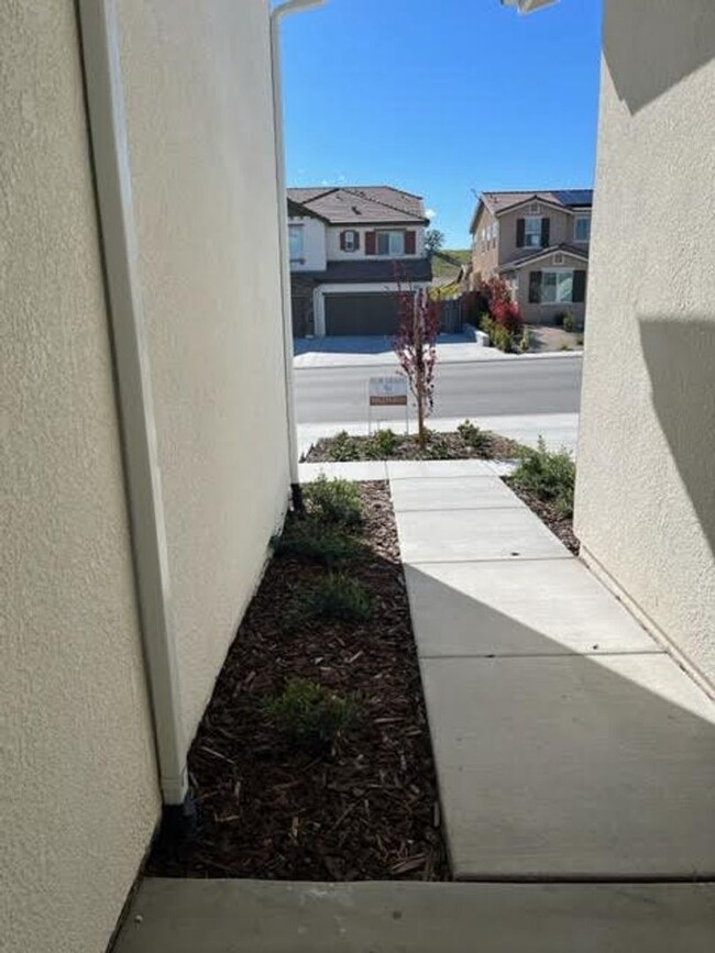 Building Photo - Foothill Perfection with Solar + EV car ch...