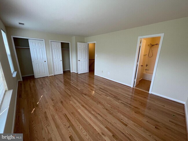 Building Photo - 5693 Sherborne Knolls