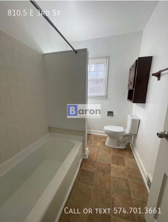 Building Photo - 810.5 E 3rd St