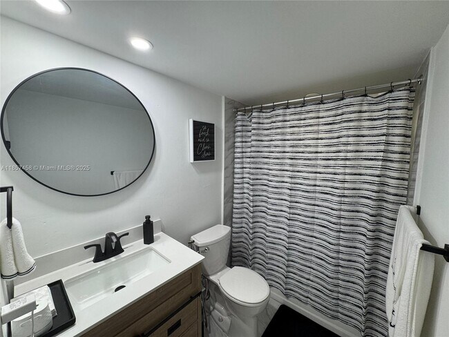 Building Photo - 13715 Kendale Lakes Cir
