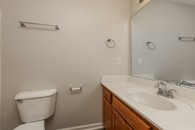 Building Photo - 230 High Chaperal Dr