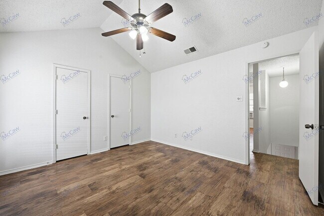 Building Photo - 800 Bluebonnet Dr