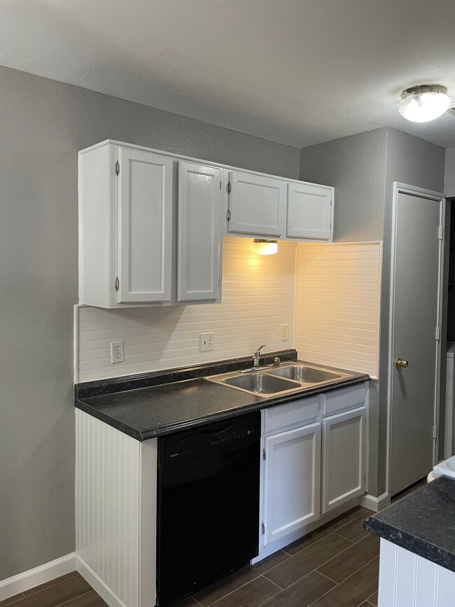 Building Photo - 10247 Maverick Dr