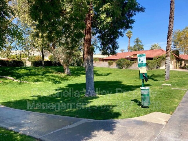 Building Photo - 40120 Sagewood Dr