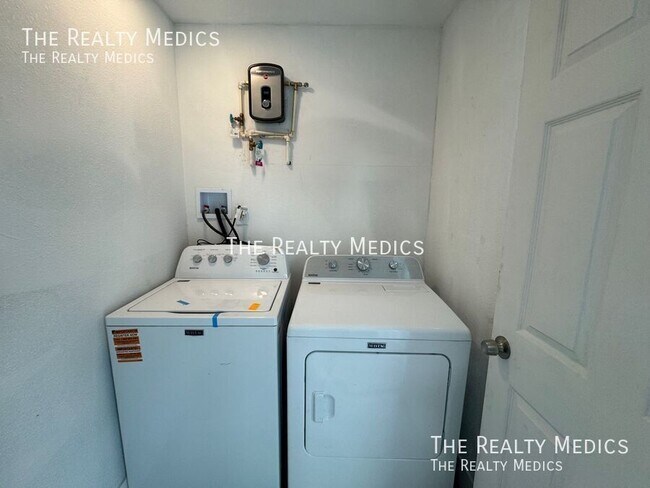 Building Photo - 1150 Overlook Terrace