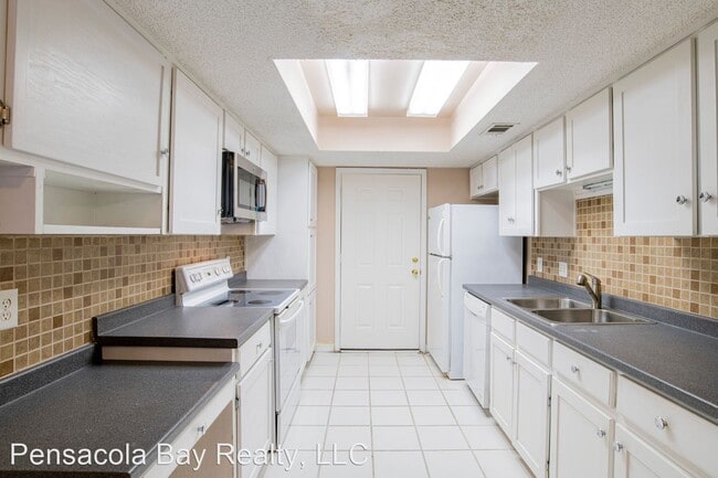Building Photo - 2 br, 2.5 bath House - 3506 Parkwood Ave