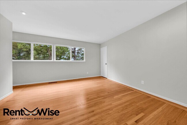 Building Photo - 315 Crestmont Dr