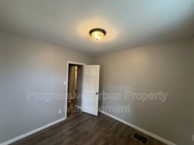 Building Photo - 3899 E 151st St