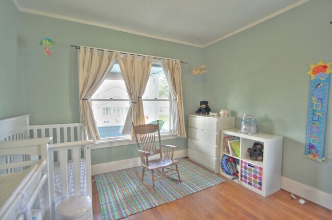 Building Photo - 4Bd/2Ba Seattle House