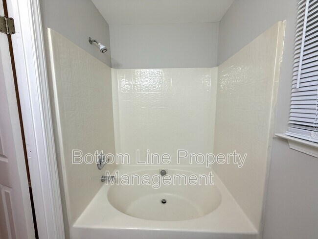 Building Photo - 5503 Windy Valley Dr