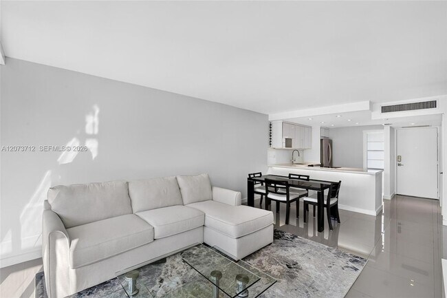 Building Photo - 3301 N Country Club Dr
