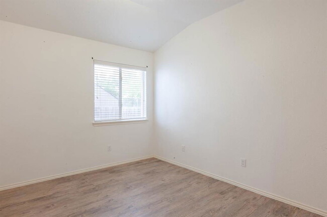 Building Photo - 906 Aiken Dr