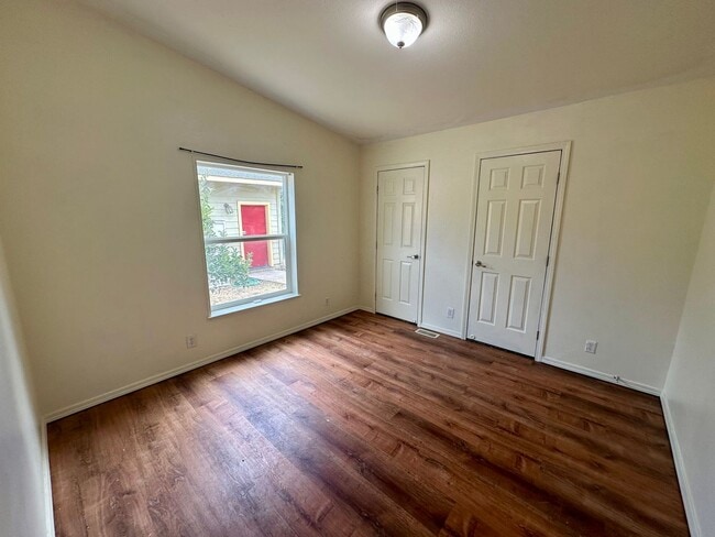 Building Photo - 3 Bedroom 2 Bath nestled in Grass Valley