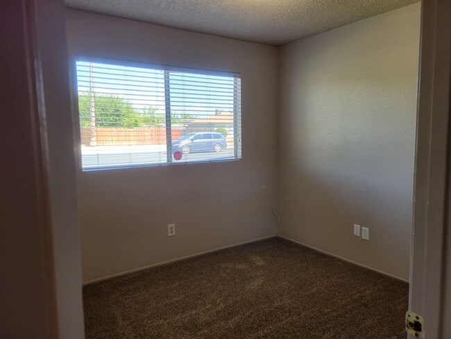 Building Photo - Apply Now!