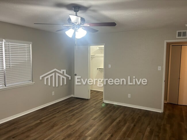 Building Photo - 9546 Sophora Dr